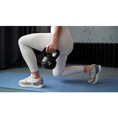 Kettlebell bitumiczny 4 kg REBEL ACTIVE